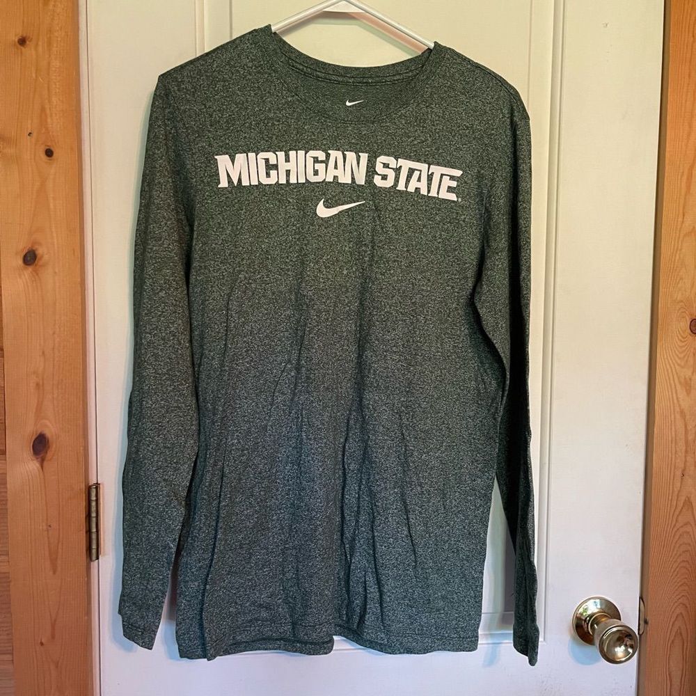 Nike Womens  long sleeve Michigan State shirt M
T-shirt
Green